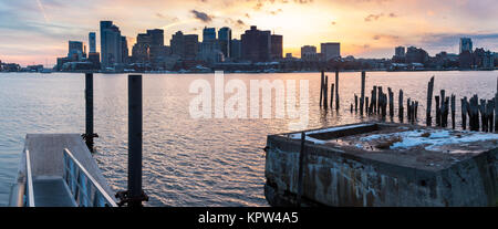 Boot Dock gegenüber von Downtown Boston Stockfoto