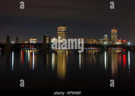 Hinter der Brücke Skyscrappers Bosto Stockfoto