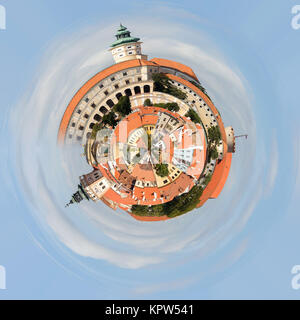 Planet der Kirche in Stadt Mikulov Stockfoto