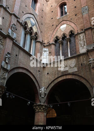 Innenhof im Palazzo Pubblico. Siena, Toskana Stockfoto