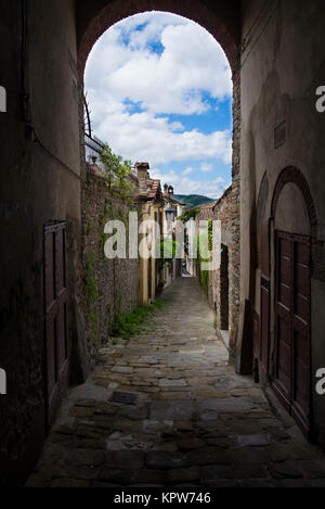 Straße der mittelalterlichen Dorf in der Toskana, Italien Stockfoto