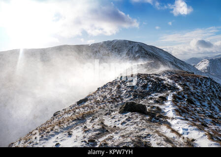 Spindrift blasen von der Grat von St Sunday Crag, Fairfield, Lake District National Park Stockfoto