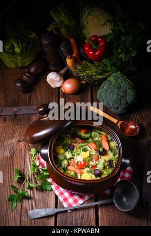 leichte Gemüsesuppe Stockfoto