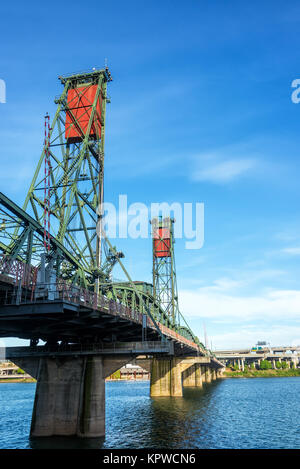 Vertikale Hawthorne Bridge Stockfoto