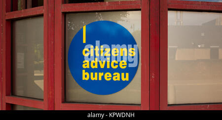 Citizens Advice Bureau Logo auf Zeichen im Fenster Stockfoto