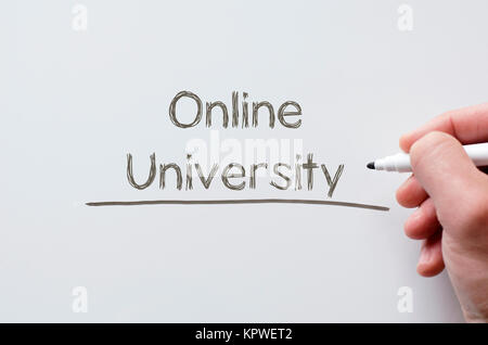On-line-Universität auf dem Whiteboard geschrieben Stockfoto