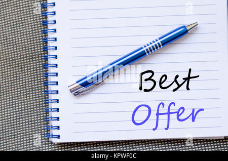 Beste Angebot schreibt am Notebook Stockfoto