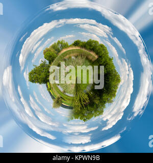 Schönen Sommer Landschaft, winzigen Planeten Stockfoto