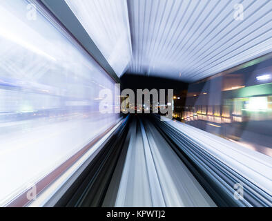 Verschwommen Geschwindigkeit Bewegungsbild im Tunnel Stockfoto