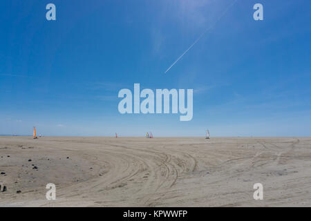 Land Segeln am Strand im Sommer Stockfoto