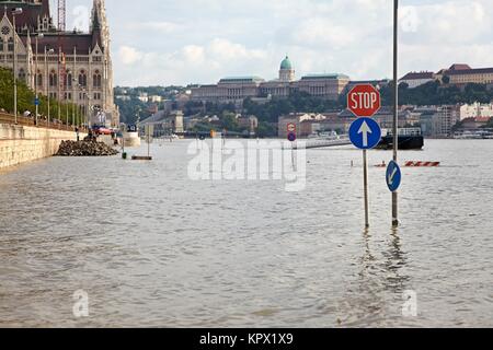 Überflutete Straße in Budapest Stockfoto