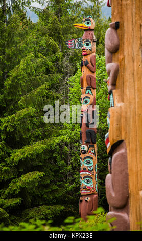 Adler Pol, in Saxman Dorf in der Nähe von Ketchikan Stockfoto