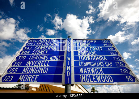 Große touristische signin Goondiwindi, Queensland. Zeigen Sie Entfernungen von Goondiwindi zu anderen Destinationen.