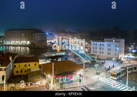 Piazzale Roma und Ponte della Costituzione bei Nacht, Venedig, Italien, Europa Stockfoto