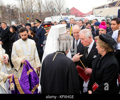 Bukarest, Rumänien. 16 Dez, 2017. HM König Juan Carlos I von Spanien, seine Königliche Hoheit der Prinz von Wales und Königin Anne Marie von Griechenland an der patriarchalischen Kathedrale in Bukarest, am 16. Dezember 2017, nach der Teilnahme an einer Beerdigung Messe anlässlich der Beerdigung von König mihael ich von Rumänien Credit: Albert Nieboer/Niederlande/Point de Vue, - KEINE LEITUNG SERVICE · Credit: Albert Nieboer/RoyalPress/dpa/Alamy leben Nachrichten Stockfoto