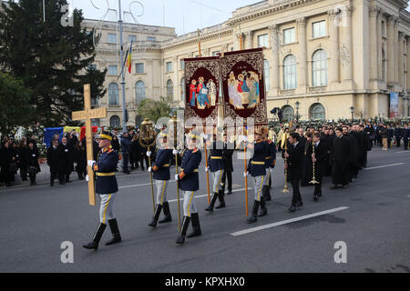 Bukarest, Rumänien. 16 Dez, 2017. Das staatsbegräbnis für Ende der rumänische König Michael ich vor dem ehemaligen Königspalast, jetzt National Art Museum. Credit: Gabriel Petrescu/Alamy leben Nachrichten Stockfoto