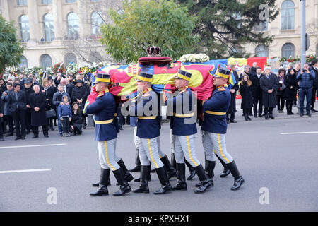 Bukarest, Rumänien. 16 Dez, 2017. Das staatsbegräbnis für Ende der rumänische König Michael ich vor dem ehemaligen Königspalast, jetzt National Art Museum. Credit: Gabriel Petrescu/Alamy leben Nachrichten Stockfoto