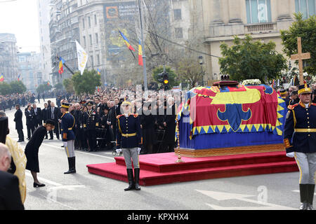 Bukarest, Rumänien. 16 Dez, 2017. Das staatsbegräbnis für Ende der rumänische König Michael ich vor dem ehemaligen Königspalast, jetzt National Art Museum. Credit: Gabriel Petrescu/Alamy leben Nachrichten Stockfoto