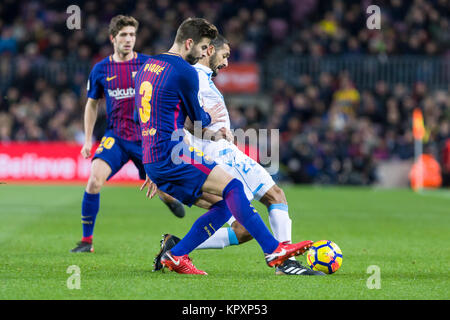 Barcelona, Spanien. 17 Dez, 2017. Spanien - 17.Dezember: Barcelona Verteidiger Gerard Pique (3) während des Spiels zwischen dem FC Barcelona gegen Deportivo Coruna, für die Runde 16 der Liga Santander, spielte im Camp Nou Stadion am 17. Dezember 2017 in Barcelona, Spanien. (Credit: GTO/Urbanandsport/Gtres Online) Credit: Gtres Información más Comuniación auf Linie, S.L./Alamy leben Nachrichten Stockfoto