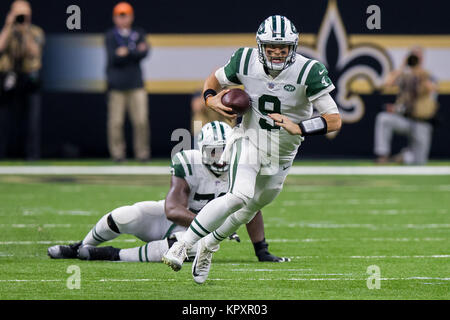 New Orleans, USA. 17 Dez, 2017. Dezember 17, 2017 - New York Jets kriecht aus der Tasche gegen die New Orleans Saints in der zweiten Hälfte des Mercedes-Benz Superdome in New Orleans, LA. New Orleans Saints besiegten New York Jets 31-19. Stephen Lew/CSM Credit: Cal Sport Media/Alamy leben Nachrichten Stockfoto