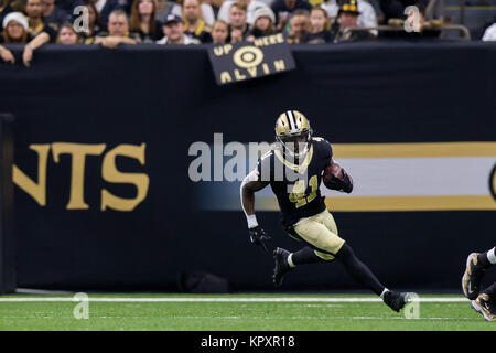 New Orleans, USA. 17 Dez, 2017. Dezember 17, 2017 - New Orleans Saints zurück laufen Alvin Kamara (41) läuft gegen die New York Jets in der zweiten Hälfte des Mercedes-Benz Superdome in New Orleans, LA. New Orleans Saints besiegten New York Jets 31-19. Stephen Lew/CSM Credit: Cal Sport Media/Alamy leben Nachrichten Stockfoto