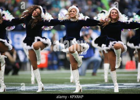 Seattle, WA, USA. 17 Dez, 2017. Die Seattle Seahawks Cheerleadern, die SeaGals, führen Sie vor einem Spiel zwischen den Los Angeles Rams und Seattle Seahawks an CenturyLink Feld in Seattle, WA. Sean Brown/CSM/Alamy leben Nachrichten Stockfoto