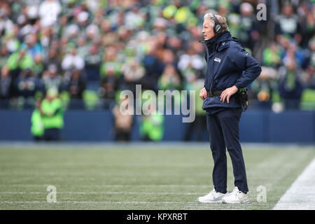 Seattle, WA, USA. 17 Dez, 2017. Seattle Seahawks Head Coach Pete Carroll an der Seitenlinie während eines Spiels zwischen den Los Angeles Rams und Seattle Seahawks an CenturyLink Feld in Seattle, WA. Sean Brown/CSM/Alamy leben Nachrichten Stockfoto