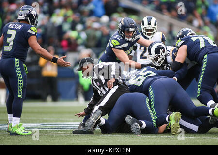 Seattle, WA, USA. 17 Dez, 2017. Ein Kampf bricht während eines Spiels zwischen den Los Angeles Rams und Seattle Seahawks an CenturyLink Feld in Seattle, WA. Die Rams 42-7 gewonnen. Sean Brown/CSM/Alamy leben Nachrichten Stockfoto