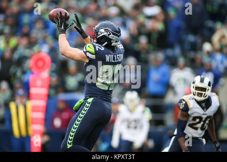 Seattle, WA, USA. 17 Dez, 2017. Seattle Seahawks tight end Lukas Willson (82) fängt einen Touchdown Pass während eines Spiels zwischen den Los Angeles Rams und Seattle Seahawks an CenturyLink Feld in Seattle, WA. Die Rams 42-7 gewonnen. Sean Brown/CSM/Alamy leben Nachrichten Stockfoto