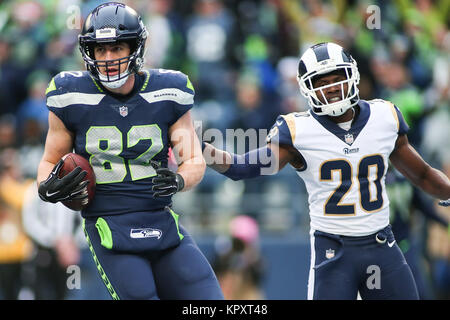 Seattle, WA, USA. 17 Dez, 2017. Seattle Seahawks tight end Lukas Willson (82) fängt einen Pass für einen Touchdown, während eines Spiels zwischen den Los Angeles Rams und Seattle Seahawks an CenturyLink Feld in Seattle, WA. Die Rams 42-7 gewonnen. Sean Brown/CSM/Alamy leben Nachrichten Stockfoto