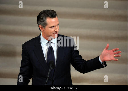 San Francisco, Kalifornien, USA. 17 Dez, 2017. Kalifornien Lieutenant Governor Gavin Newsom hatte gern Wörter über seinen Nachfolger im Amt des Bürgermeisters zu sagen. Credit: Neal Gewässer/ZUMA Draht/Alamy leben Nachrichten Stockfoto