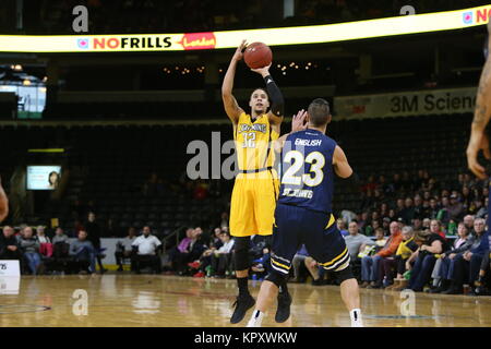 London, Ontario, Kanada, Dec, 17 2017 der Londoner Blitz besiegt der Hl. Johannes Flanke am Budweiser Gardens 116-103 in einer intensiven aggressiven Kampf. Kyle Johnson (1) wieder in das Line up und 31 Punkte in 30 Minuten auf die St. John's. Lukas Durda/Alamy leben Nachrichten Stockfoto