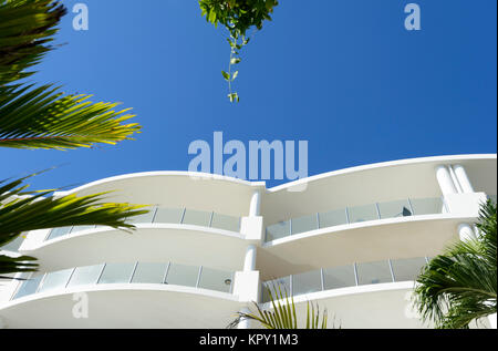 Bellevue Luxury Beachfront Holiday Apartments Trinity Beach, einem beliebten Vorort der nördlichen Strände von Cairns, Far North Queensland, FNQ, QLD, Australien Stockfoto