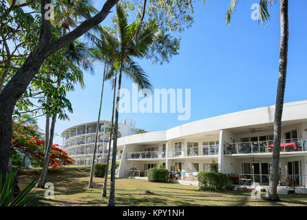 Bellevue Luxury Beachfront Holiday Apartments Trinity Beach, einem beliebten Vorort der nördlichen Strände von Cairns, Far North Queensland, FNQ, QLD, Australien Stockfoto