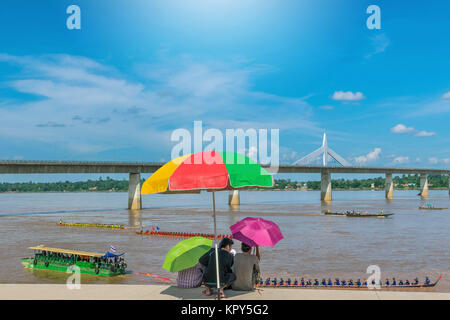 Der traditionelle jährliche Bootsrennen. den Fluss Mekong. Thailand, Laos Friendship Bridge 2. Mukdahan, Thailand. Provinz Savannakhet, Laos. Laos. Auf Sep Stockfoto