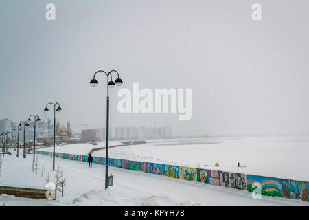 Winter Fluss promenade Schnee Schnee Zeit und der Stadt Stockfoto