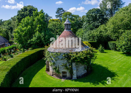 Die historische Circular 16. Jahrhundert Taubenschlag auf Athelhampton House, Puddletown, Dorset, England, Großbritannien Stockfoto