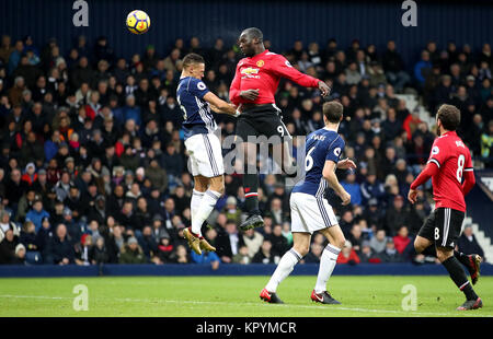 Von Manchester United Romelu Lukaku Kerben erste Ziel seiner Seite des Spiels während der Premier League Match in West Bromwich, West Bromwich. Stockfoto