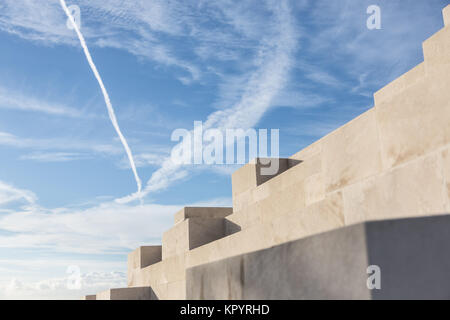 Schritte des Kreuzes der Opfer am Tyne Cot Soldatenfriedhof in Zonnebeke, Belgien. Stockfoto