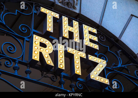 Zeichen für das Ritz Hotel in Piccadilly, London, UK Stockfoto