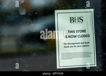 Northampton, Großbritannien - 26.Oktober 2017: Ansicht der BHS Speichern Schließen Hinweis in Nene Valley Retail Park. Stockfoto