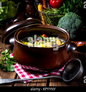 leichte Gemüsesuppe Stockfoto