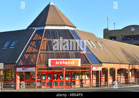 Supermarkt Store von Island Foods Ltd Vertrieb von Tiefkühlkost Fertiggerichte und Gemüse sowie allgemeine Lebensmittel Chelmsford GROSSBRITANNIEN Stockfoto