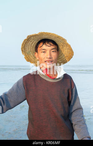 Portrait einer Inle See Fischer, Mitglied der Intha, Inle Lake, Myanmar Stockfoto