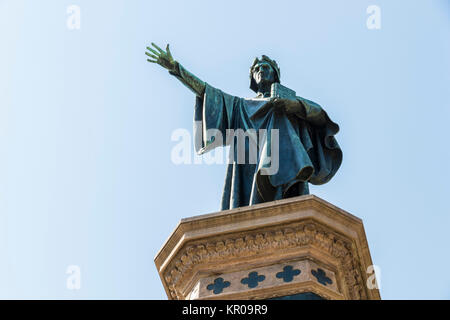 Denkmal für Dante Alighieri in der italienischen Stadt Trient, 1896 als Symbol der Italianism der Stadt Stockfoto