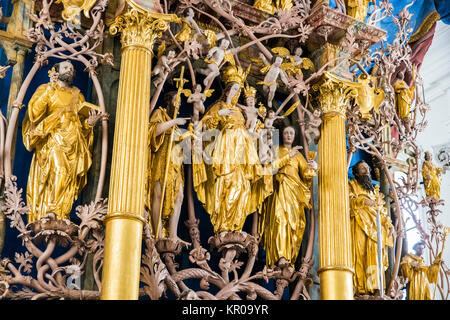 Altar mit der Darstellung der Wurzel Jesse in der Stiftskirche von Stift Stams, einem barocken Zisterzienserkloster in der Gemeinde Stams, Tirol Stockfoto