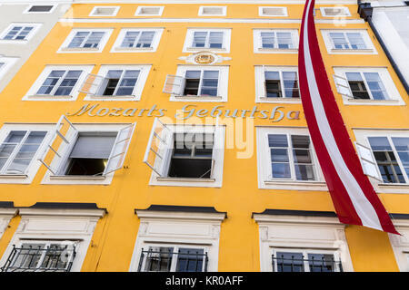 Das Haus von Wolfgang Amadeus Mozarts Geburtshaus in Salzburg, Österreich Stockfoto