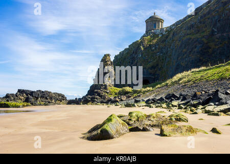 Die ikonischen Mussenden Temple auf den Klippen der Downhill Beach. Castlerock, County Derry, Nordirland Stockfoto