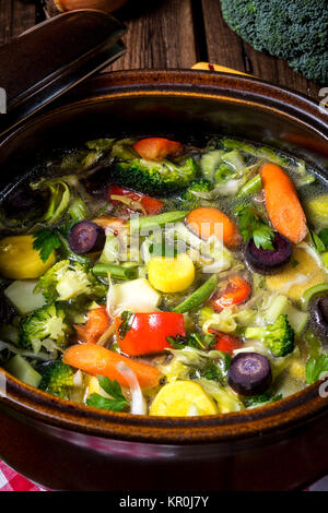 leichte Gemüsesuppe Stockfoto