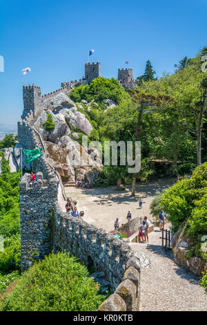 Die maurische Burg auf einem Sommermorgen, Sintra, Portugal. Stockfoto